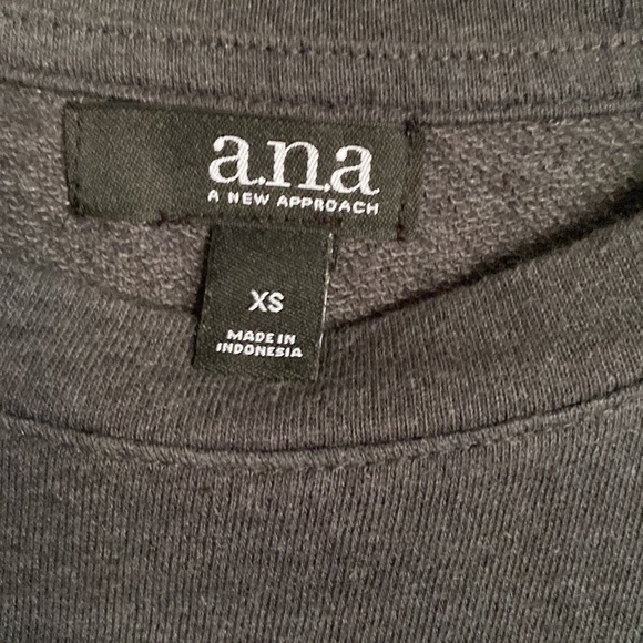 a.n.a Woman’s size a xsmall sweatshirt - Picture 2 of 2